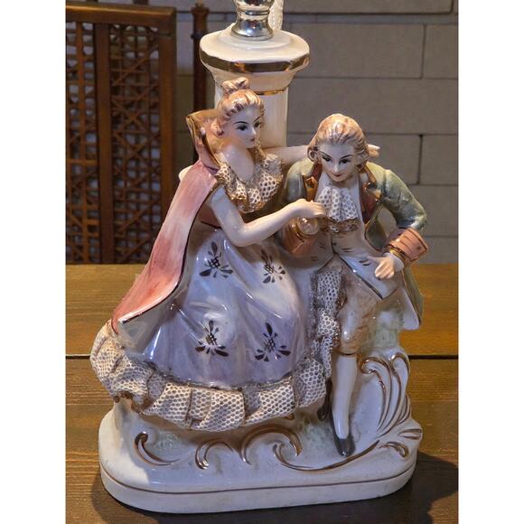 Vintage Porcelain Boudoir Bedside Table Lamp Victorian Courting Couple RARE - Picture 2 of 9